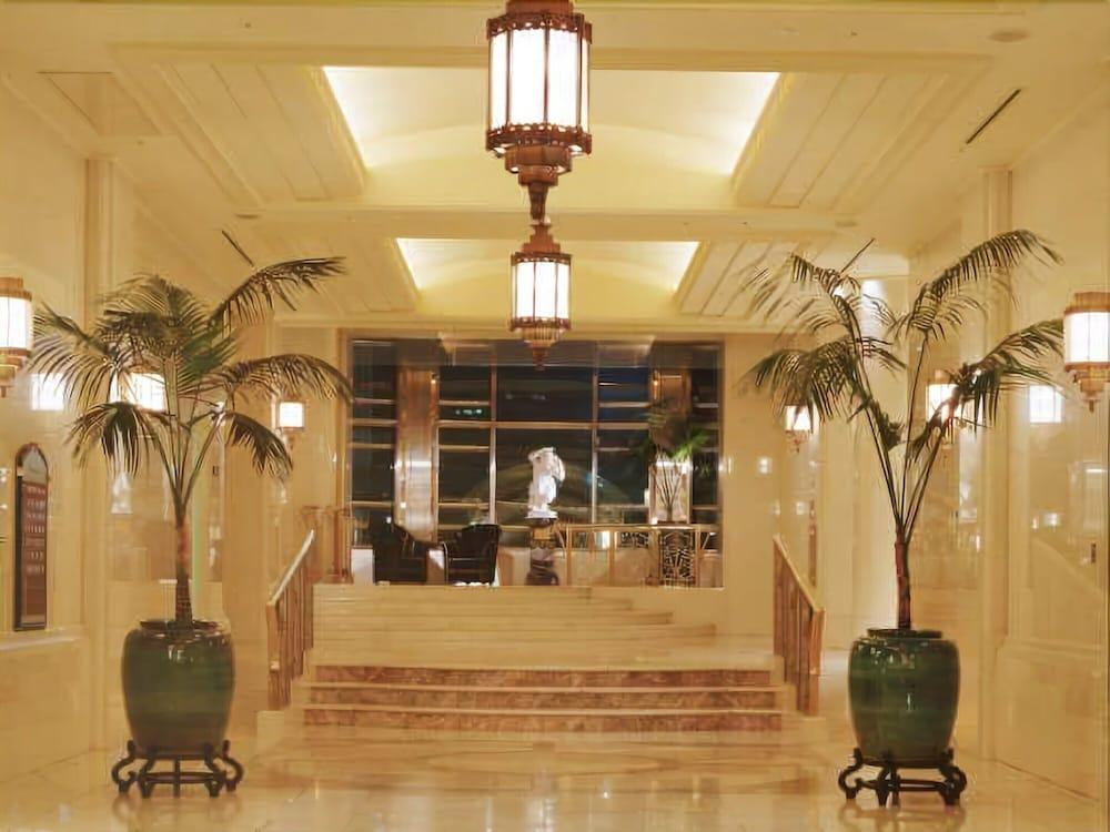 Hotel The Manhattan سيبَ المظهر الخارجي الصورة