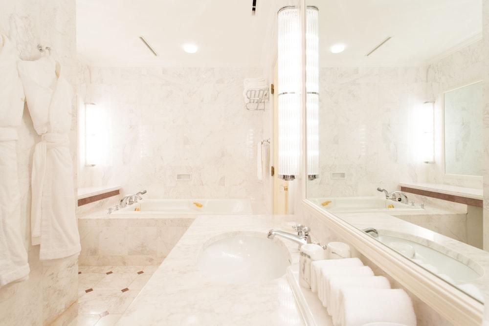 Hotel The Manhattan سيبَ المظهر الخارجي الصورة