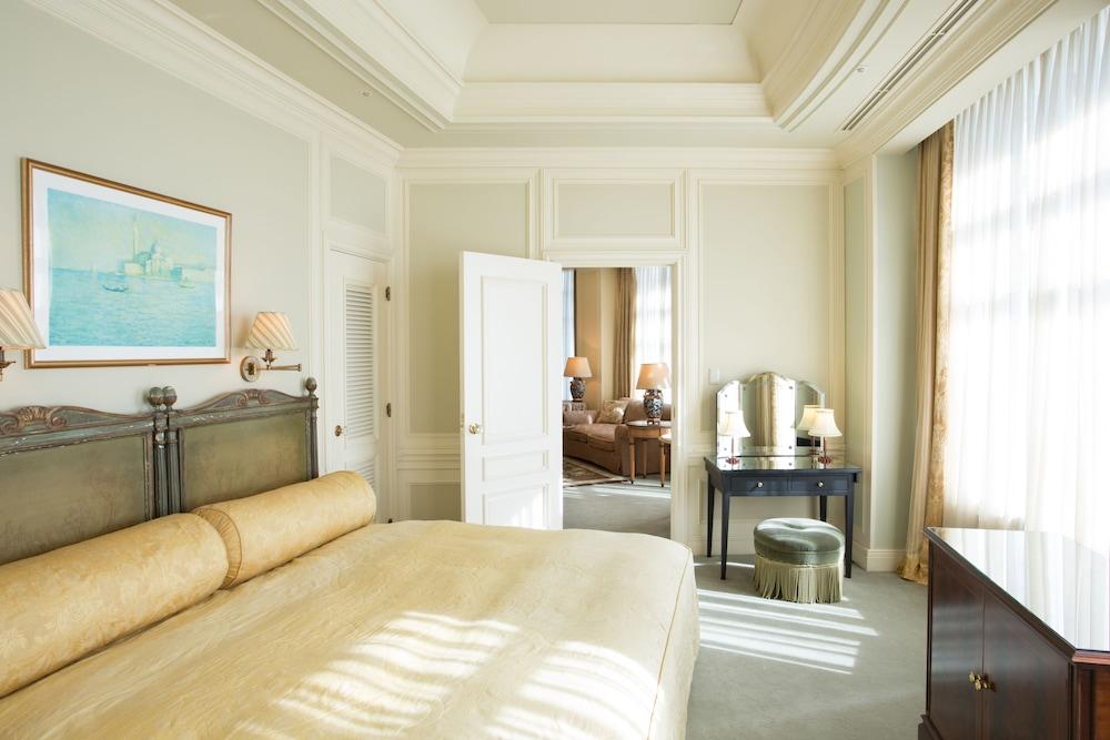 Hotel The Manhattan سيبَ المظهر الخارجي الصورة