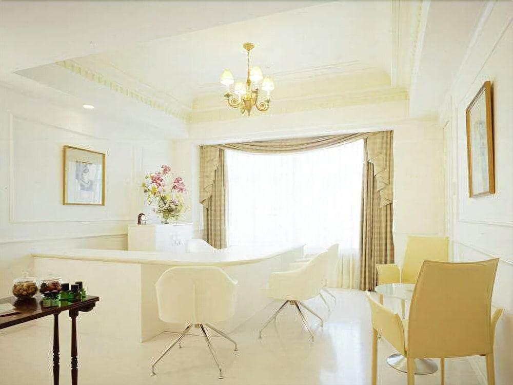 Hotel The Manhattan سيبَ المظهر الخارجي الصورة
