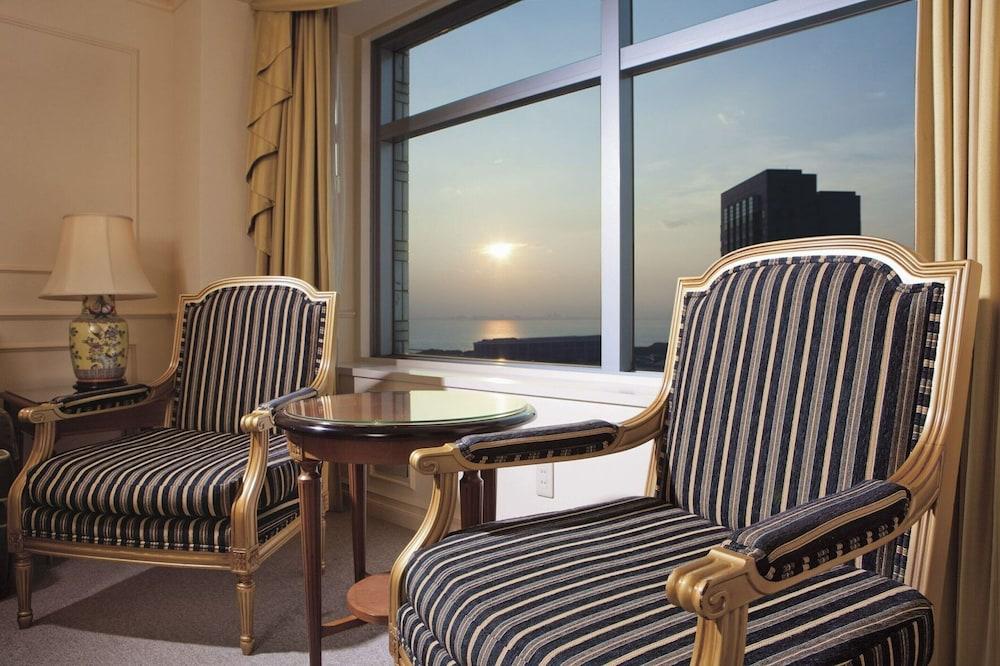 Hotel The Manhattan سيبَ المظهر الخارجي الصورة