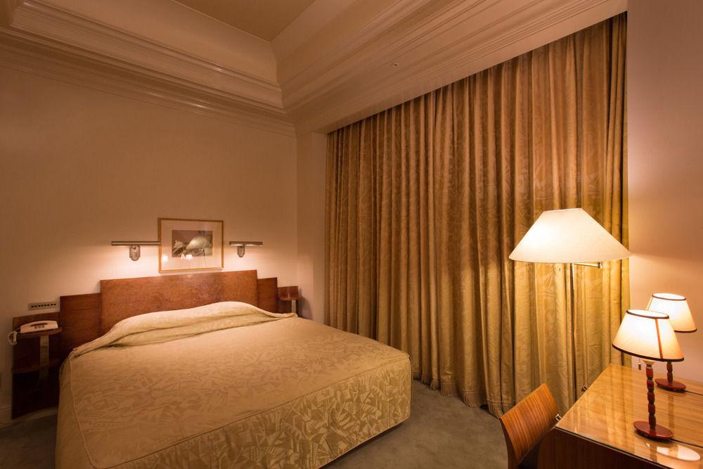 Hotel The Manhattan سيبَ المظهر الخارجي الصورة