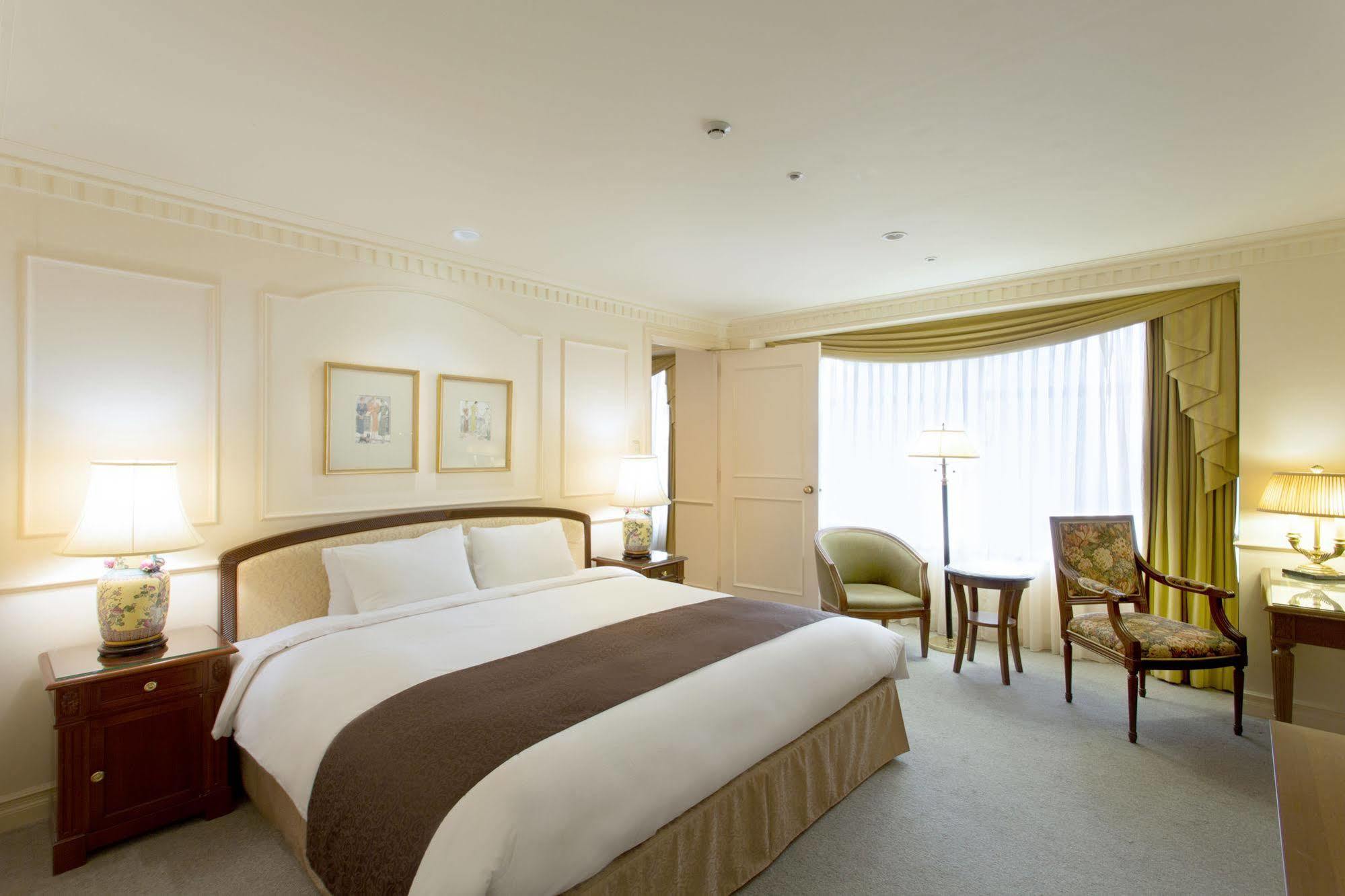 Hotel The Manhattan سيبَ المظهر الخارجي الصورة