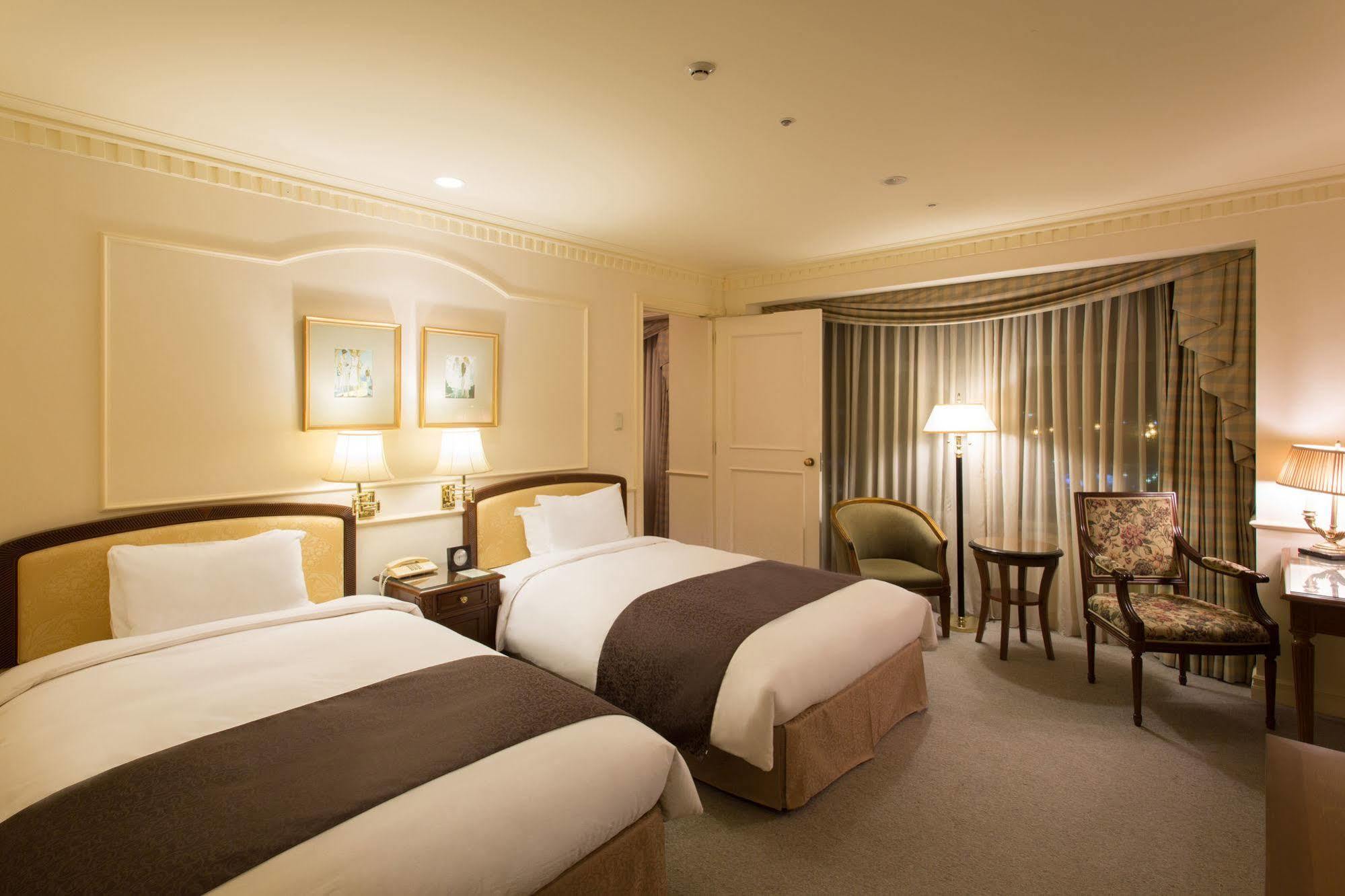 Hotel The Manhattan سيبَ المظهر الخارجي الصورة